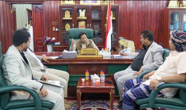 محافظ المهرة يلتقي المدير الجديد لصندوق صيانة الطرق بالمحافظة