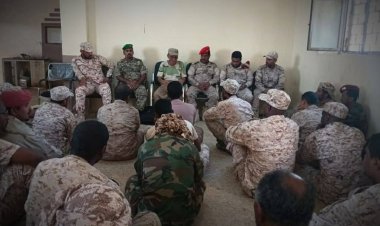 مكتب التوجيه المعنوي بالقيادة والسيطرة يواصل رفع جاهزية منتسبي خفر السواحل بمحاضرات متقدمة في الطبوغرافيا العسكرية وقراءة الخرائط