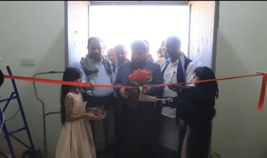 المحافظ بن ماضي يتفقّد مديرية رخية ويدشن مشاريعًا صحية ويوجه بتأهيل الطريق العام ودعم قطاعات التعليم والصحة والأمن