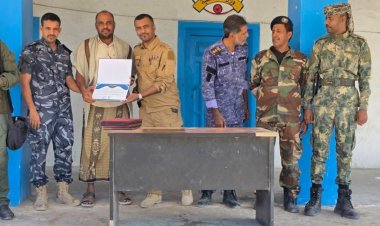 إدارة أمن الشحر تكرّم عُقّال الأحياء المبرزين تقديراً لدورهم في تعزيز الأمن والاستقرار