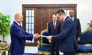 رئيس مجلس القيادة يتسلم أوراق اعتماد سفير روسيا الاتحادية