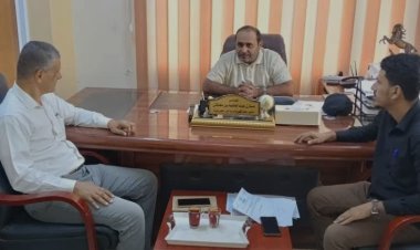 مناقشة قضايا الكهرباء في لقاء جمع المدير العام العطيشي بالمدير العام بن مخاشن