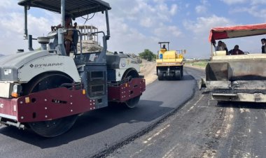 بدء سفلتة طريق "الحصن – سد وادي حسّان" بأبين وسط إشادات شعبية بالدعم الإماراتي