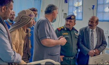 رئيس تنفيذية انتقالي شبوة ومدير شرطة المحافظة يطمئنان على صحة جريح الهجوم الإرهـ ـابي في المصينعة
