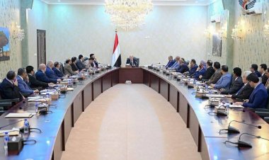 رئيس مجلس القيادة يرأس اجتماعاً للحكومة