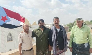 انتقالي لحج يدشن حملة تجديد رفع أعلام الجنوب في مديرية الحوطة احتفاءً بذكرى عيد الاستقلال