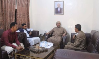 محافظ سقطرى يلتقي مدير فرع بنك التسليف التعاوني الزراعي ويؤكد أهمية تطوير الخدمات المصرفية في المحافظة