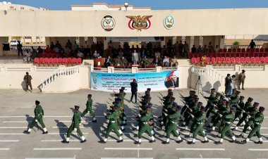 محافظ حضرموت يشهد تخرّج (334) بطلًا من "دورة الاستجداد" بكلية الشرطة