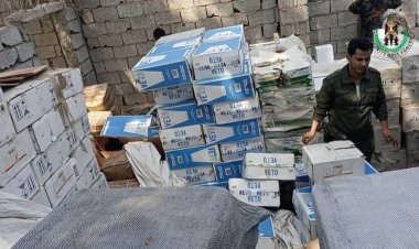 قوات الحزام الأمني بلحج تضبط مخازن لبيع وتوزيع مواد مهربة في منطقتي اللحوم والرباط