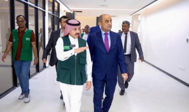 رئيس الوزراء يطلع على الترتيبات النهائية لافتتاح مشروع مبنى رئاسة الوزراء بعدن