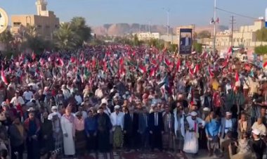 انطلاق احتفال عيد الاستقلال بترديد النشيد الوطني الجنوبي في سيئون