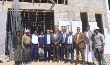 الجبواني وبن لسود يتفقدان سير الأعمال الإنشائية في كلية الطب بجامعة شبوة