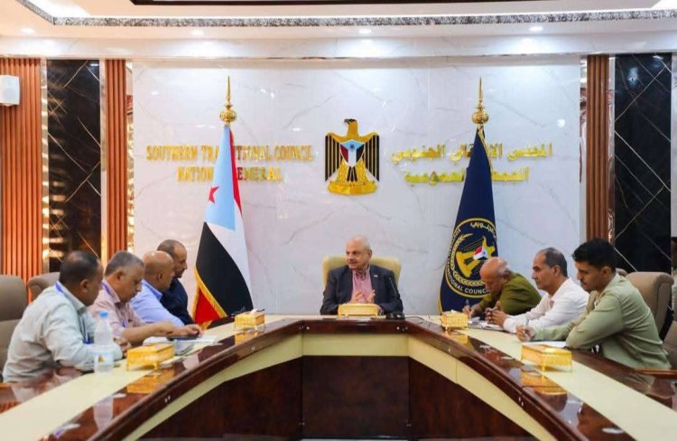 فريق التوجيه والرقابة الرئاسي يلتقي قيادة مؤسسة المياه والصرف الصحي بالعاصمة عدن