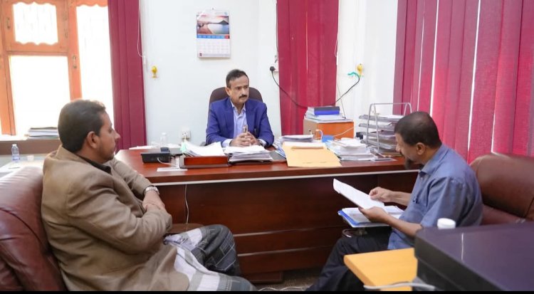 المحافظ بن الوزير يستعرض مع إدارة جمعية رعاية المعاقين التصاميم والدراسات الفنية لمبنى الجمعية