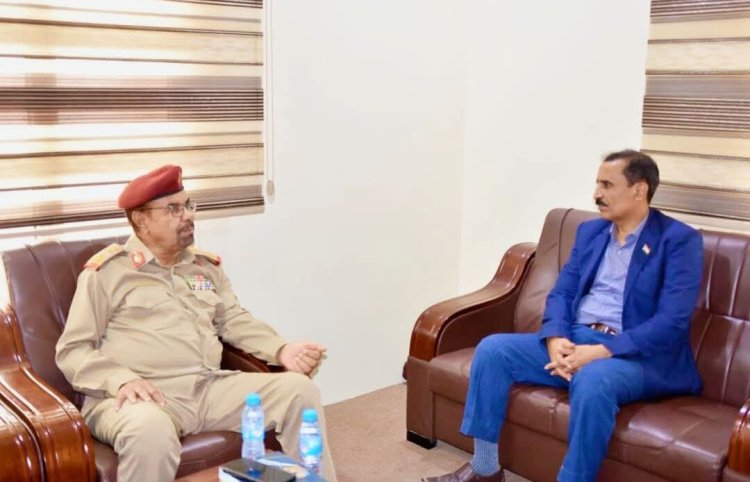 رئيس تنفيذية انتقالي حضرموت يلتقي رئيس مركز العمليات المشتركة بالمحافظة