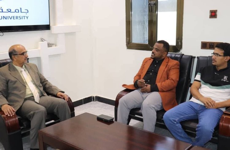 رئيس جامعة شبوة يبحث تعزيز تأهيل الخريجين لسوق العمل وتمويل مشاريعهم عبر برنامج مهنتي