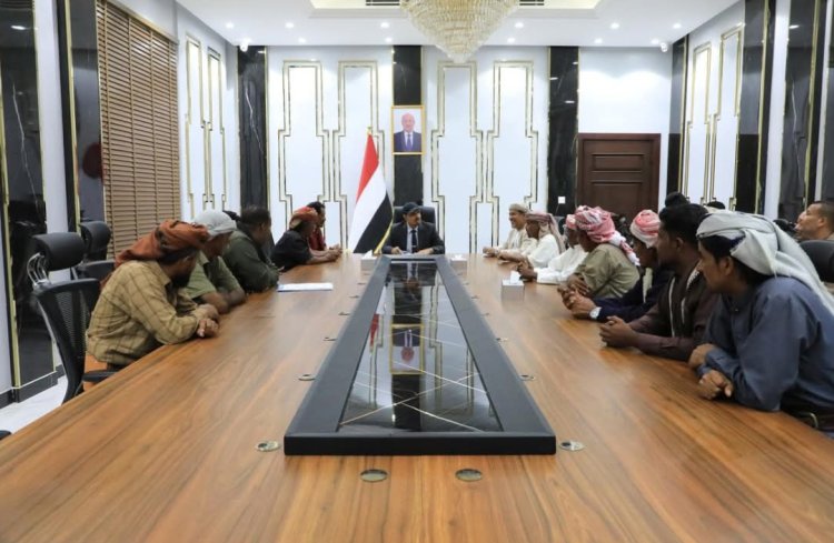 محافظ حضرموت يلتقي أعيان منطقة "رسب" بمديرية ساه لبحث الاحتياجات الخدمية والتنمية