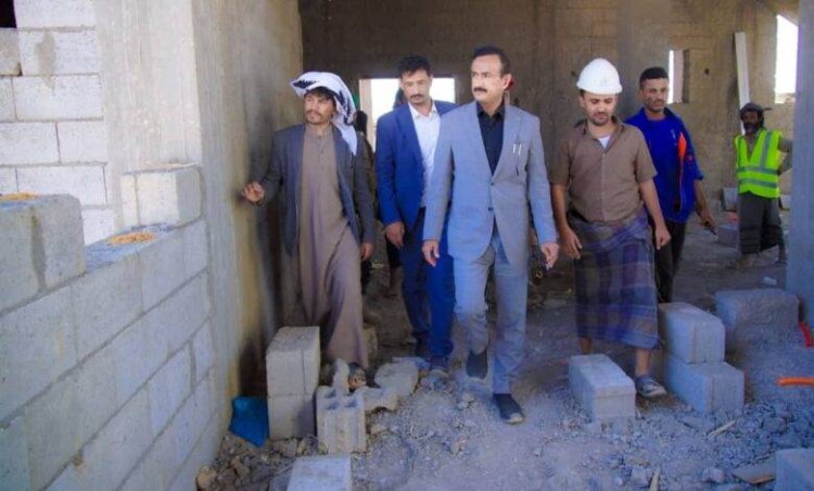 المحافظ بن الوزير يتفقد مشروع مبنى كلية الطب بجامعة شبوة