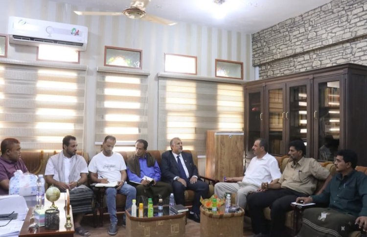 فريق التوجيه والرقابة الرئاسي وقيادة انتقالي المهرة يزوران مكتب التربية بالمحافظة ويطلعون على سير العملية التعليمية