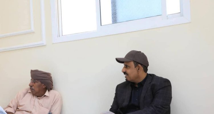 محافظ حضرموت يقدّم واجب العزاء في وفاة الشخصية الاجتماعية الشيخ عيضة بن صالح بن مرعي بن ماضي