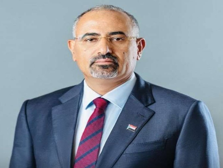 الرئيس الزُبيدي يُعزّي في وفاة الشيخ أبوبكر باعباد