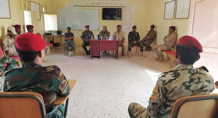 رئيس شُعبة التوجية المعنوي بقيادة المنطقة العسكرية الثانية يتفقد برامج وأنشطة التوجية المعنوي بلواء الريان في المكلا