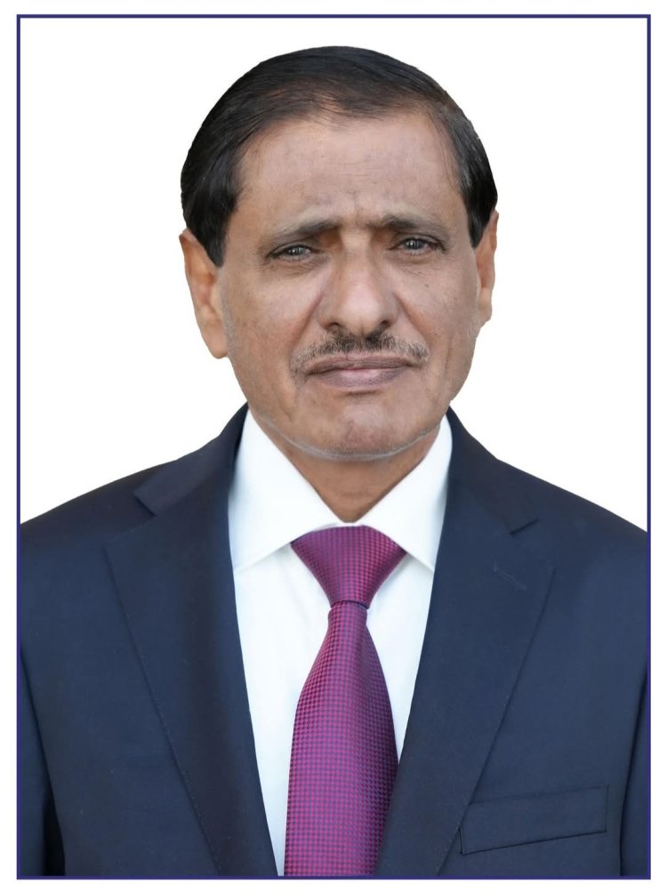 عضو مجلس القيادة الرئاسي البحسني يعزّي بوفاة الشيخ أبوبكر باعباد