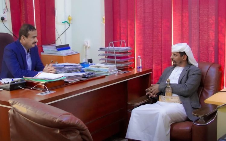 المحافظ بن الوزير يشيد بالدور المجتمعي والقبلي في دعم جهود السلطة المحلية لترسيخ الاستقرار بالمحافظة