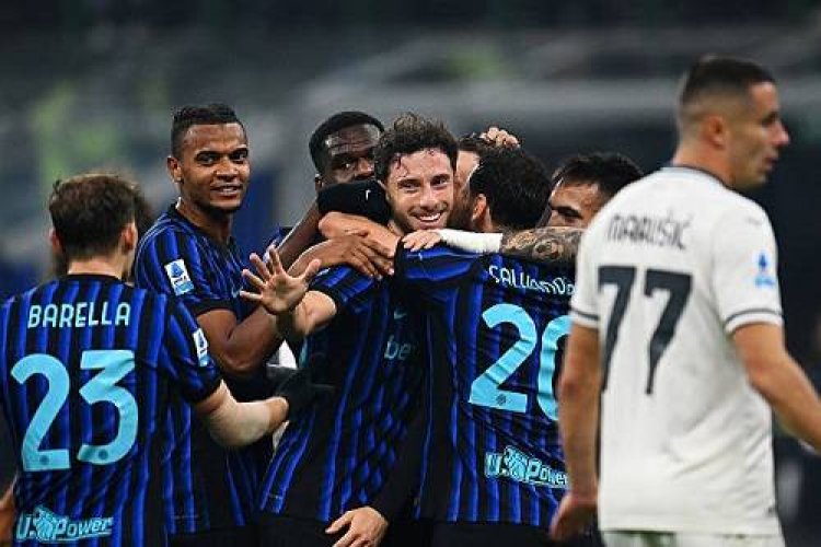 إنتر ميلان يضرب لاتسيو بثنائية ويقفز لصدارة الدوري الإيطالي
