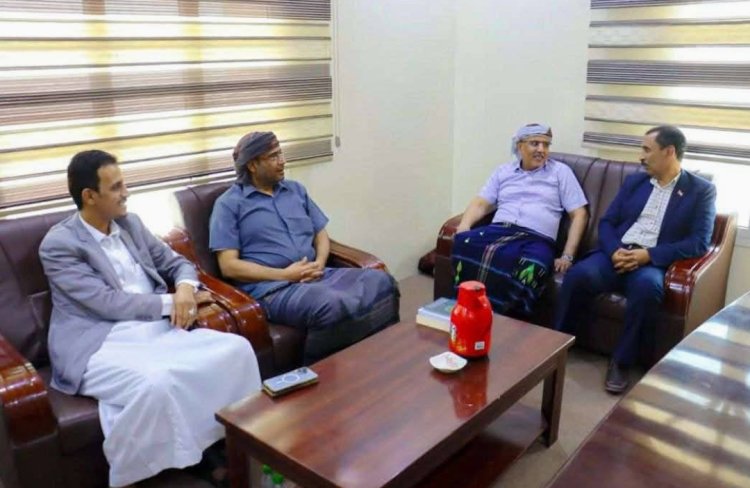 الكثيري يطلع على أوضاع أسر الشهداء والجرحى بمحافظة حضرموت