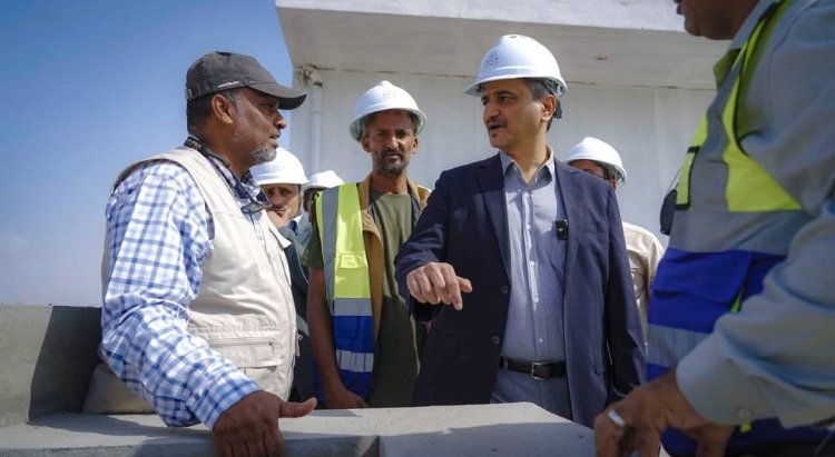 المحافظ لملس يتفقد سير العمل في مشروع مدينة الشيخ محمد بن زايد الطبية ويشيد بوتيرة الإنجاز المتصاعدة