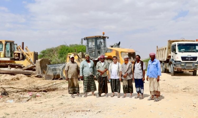 أمين عام محلي قشن يدشّن حملة إزالة شجرة السيسبان بالمديرية