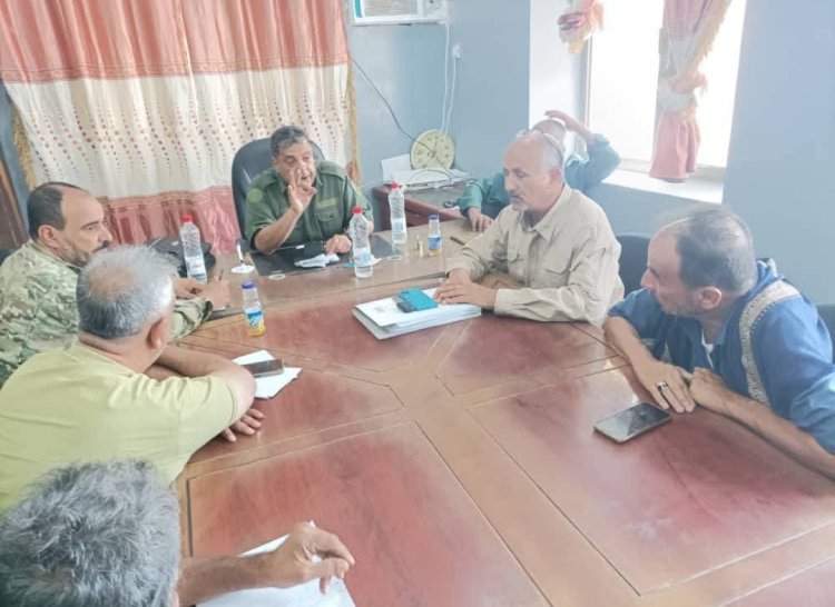 لجنة الإشراف العام تواصل نزولاتها الميدانية لأقسام الشرطة ضمن خطة تنفيذ البرنامج الأمني المكثف في العاصمة عدن.