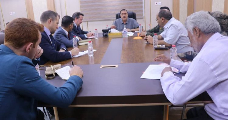 اللواء مطهر الشعيبي يستقبل وفداً بريطانياً رفيع المستوى لبحث التعاون الأمني وأوضاع المهاجرين الأفارقة.