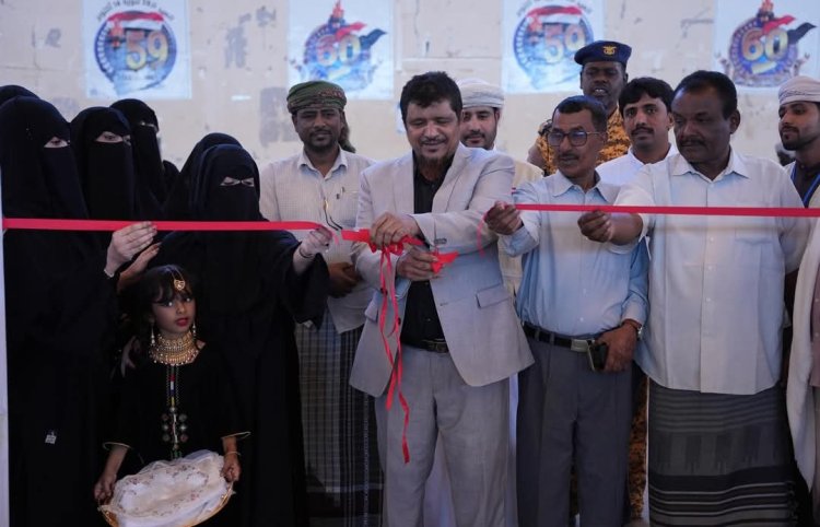 أمين محلي المهرة يدشن معرض "خيوط الرحمة من عمان للمهرة" للأيتام وذوي الاحتياجات الخاصة