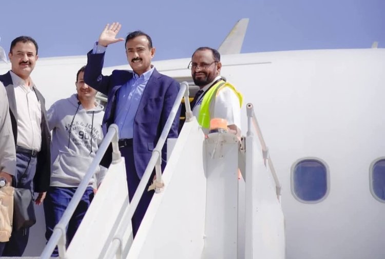 محافظ شبوة يغادر مطار عتق الدولي في زيارة رسمية للخارج لتعزيز المشاريع التنموية