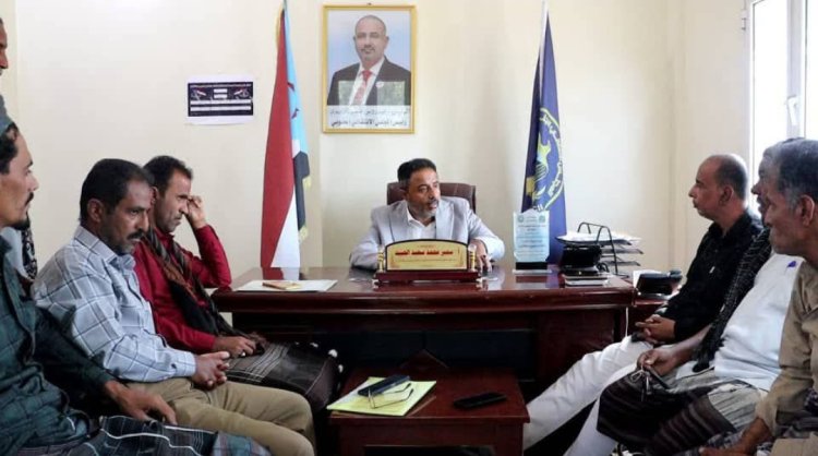 رئيس تنفيذية انتقالي أبين يلتقي السلطة المحلية واللجنة الأهلية بمديرية زنجبار