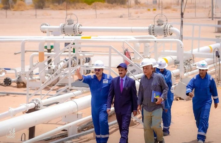 وزير الدولة محافظ العاصمة عدن يشيد بدور محافظ شبوة باستمرار تزويد محطات كهرباء عدن بالنفط الخام.