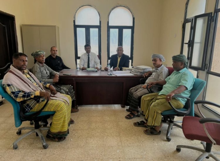 رئيس نيابة سقطرى يتفقد سير العمل في نيابة قلنسية وعبدالكوري ويؤكد أهمية تسريع إجراءات التقاضي