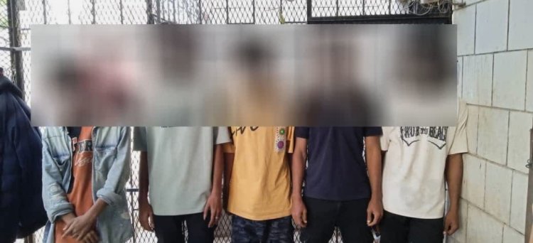 أمن العاصمة عدن يلقي القبض على 5 متهمين بحوزتهم حشيش وحبوب مخدرة.