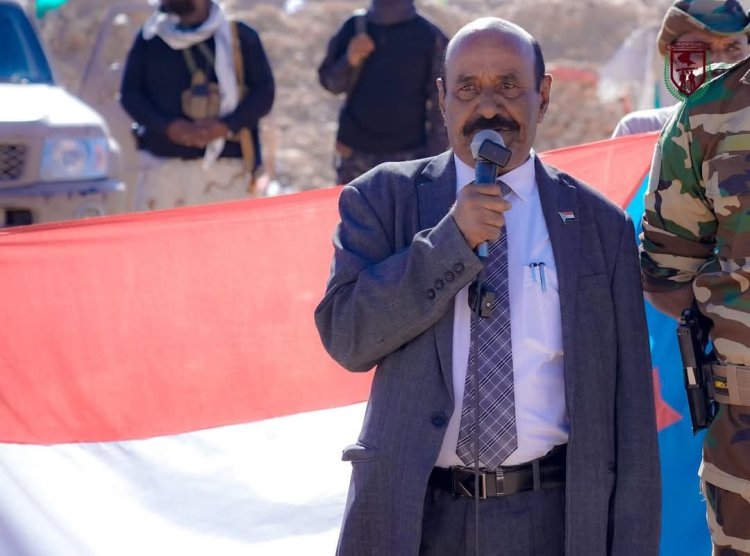 رئيس تنفيذية انتقالي شبوة يشهد عرض عسكري لخريجي اللواء الثامن بقوات دفاع شبوة