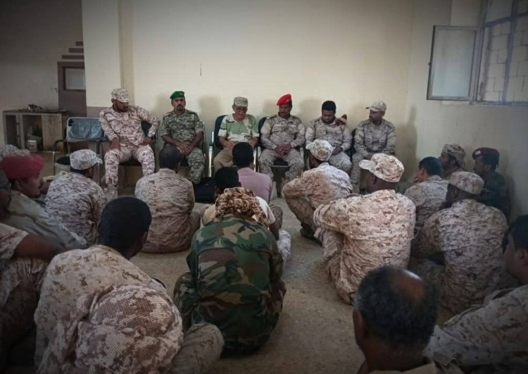 مكتب التوجيه المعنوي بالقيادة والسيطرة يواصل رفع جاهزية منتسبي خفر السواحل بمحاضرات متقدمة في الطبوغرافيا العسكرية وقراءة الخرائط