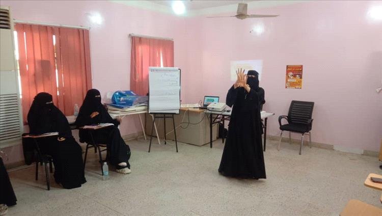 مدير عام صحة لحج يفتتح دورة تأهيل متطوعات التثقيف الصحي حول الأمراض الوبائية   