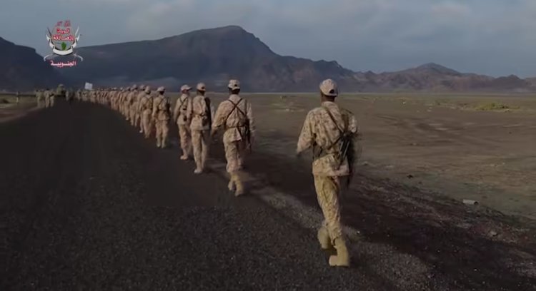 قوات العمالقة الجنوبية تنفذ مسيرًا عسكريًّا لرفع جاهزيتها القتالية