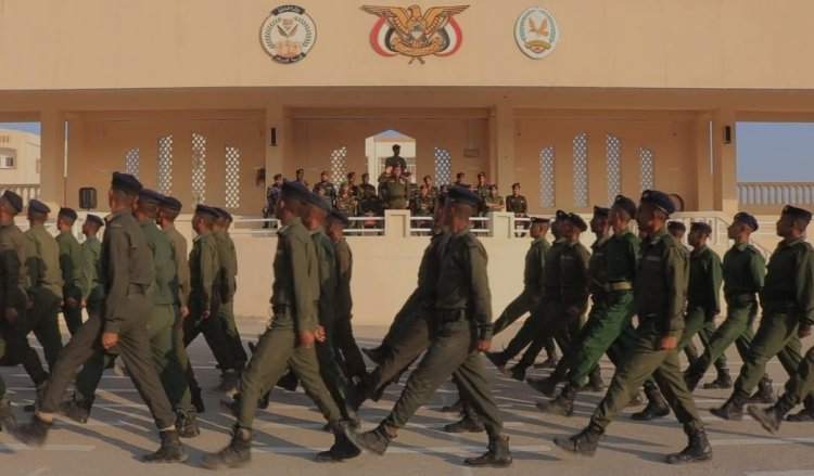 مدير كلية الشرطة حضرموت يشرف على طابور الختام الأسبوعي ويقيّم جاهزية المستجدين من الدفعتين الثالثة والرابعة