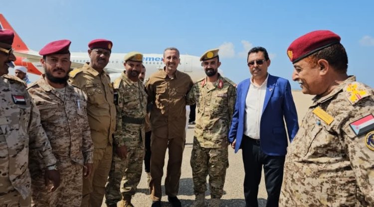 العميد أوسان العنشلي يصل أرخبيل سقطرى للاضطلاع على اوضاع الوحدات العسكرية في المحافظة