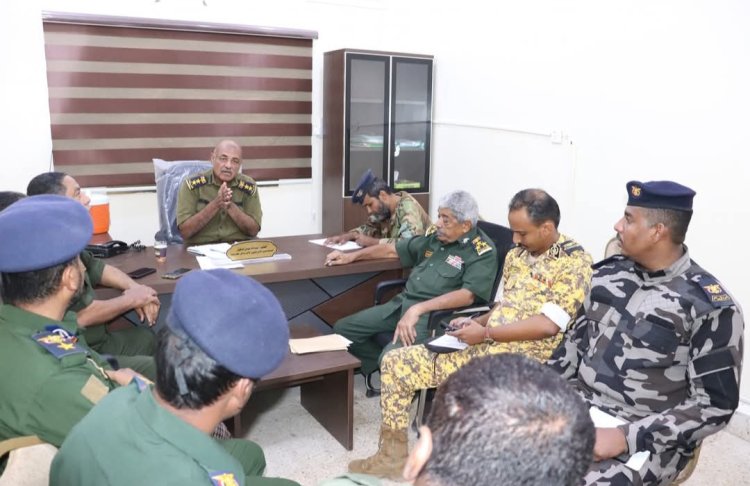 بتوجيهات مدير الأمن العام.. العقيد الدقيل يعقد اجتماعًا بالإدارات الأمنية المختصة ويناقش عدد من القضايا الهامة