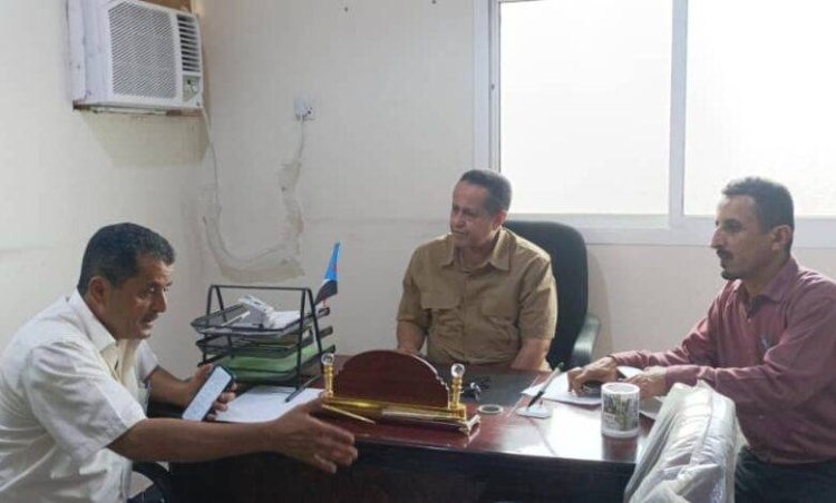الحالمي يطلع على مستوى سير العمل الاداري والتنظيمي في تنفيذية انتقالي يهر