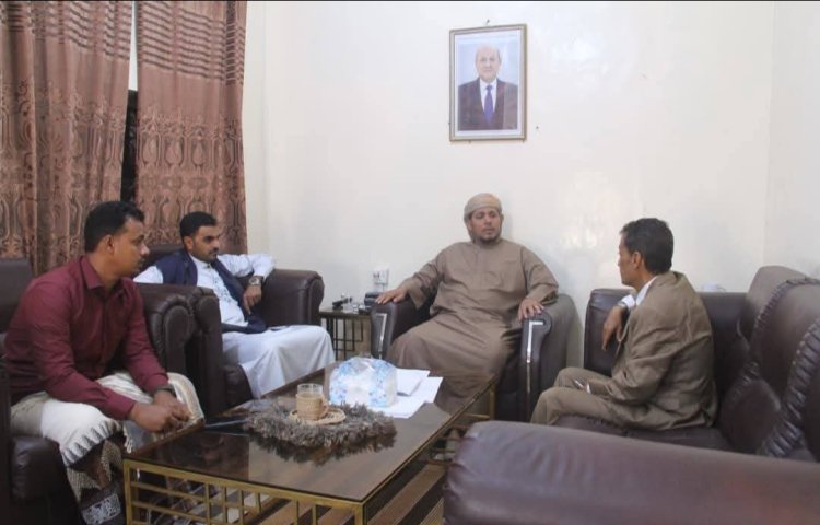 محافظ سقطرى يلتقي مدير فرع بنك التسليف التعاوني الزراعي ويؤكد أهمية تطوير الخدمات المصرفية في المحافظة