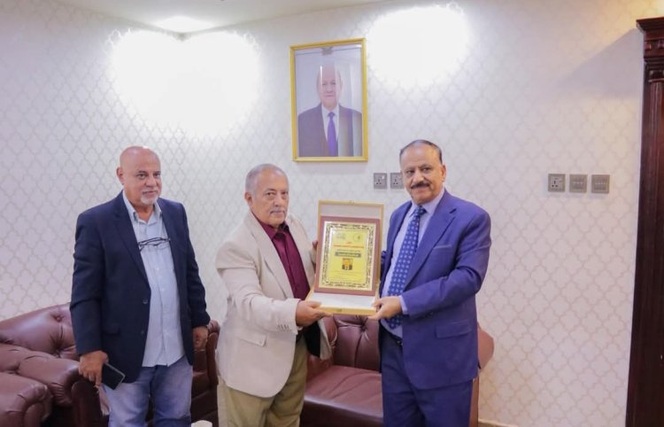 نقابة الصحفيين والإعلاميين تكرم وزير النقل نظير جهوده ورعايته لإعادة تأهيل مبنى النقابة بالعاصمة عدن